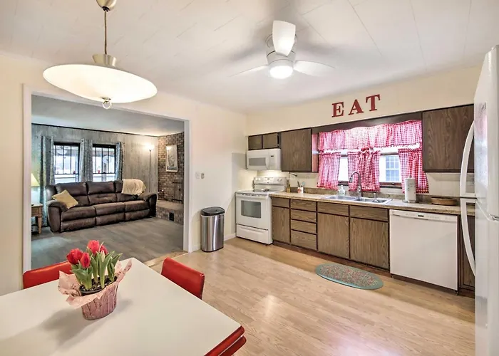 Illinois Vacation Home: Pets Welcome