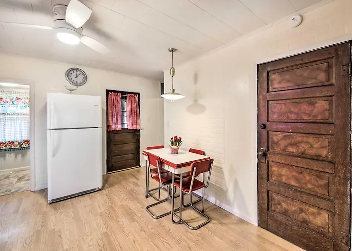 Illinois Vacation Home: Pets Welcome *