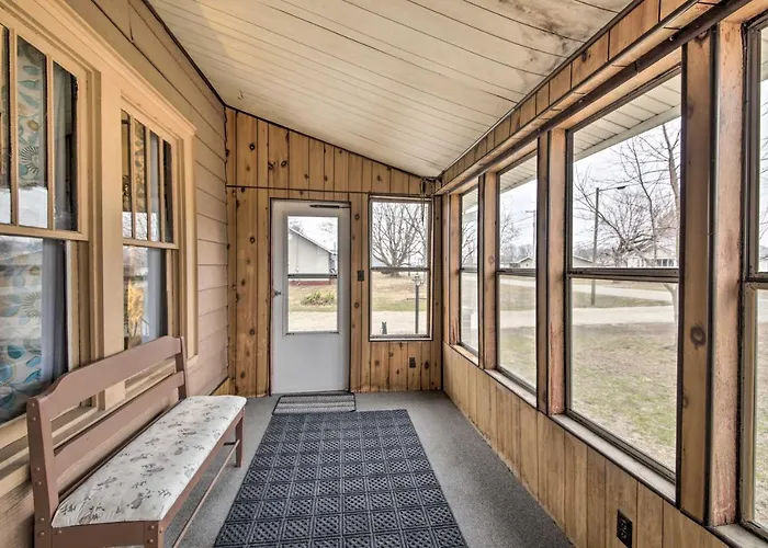Illinois Vacation Home: Pets Welcome *