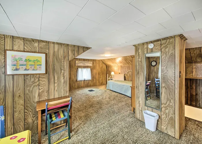 Illinois Vacation Home: Pets Welcome *